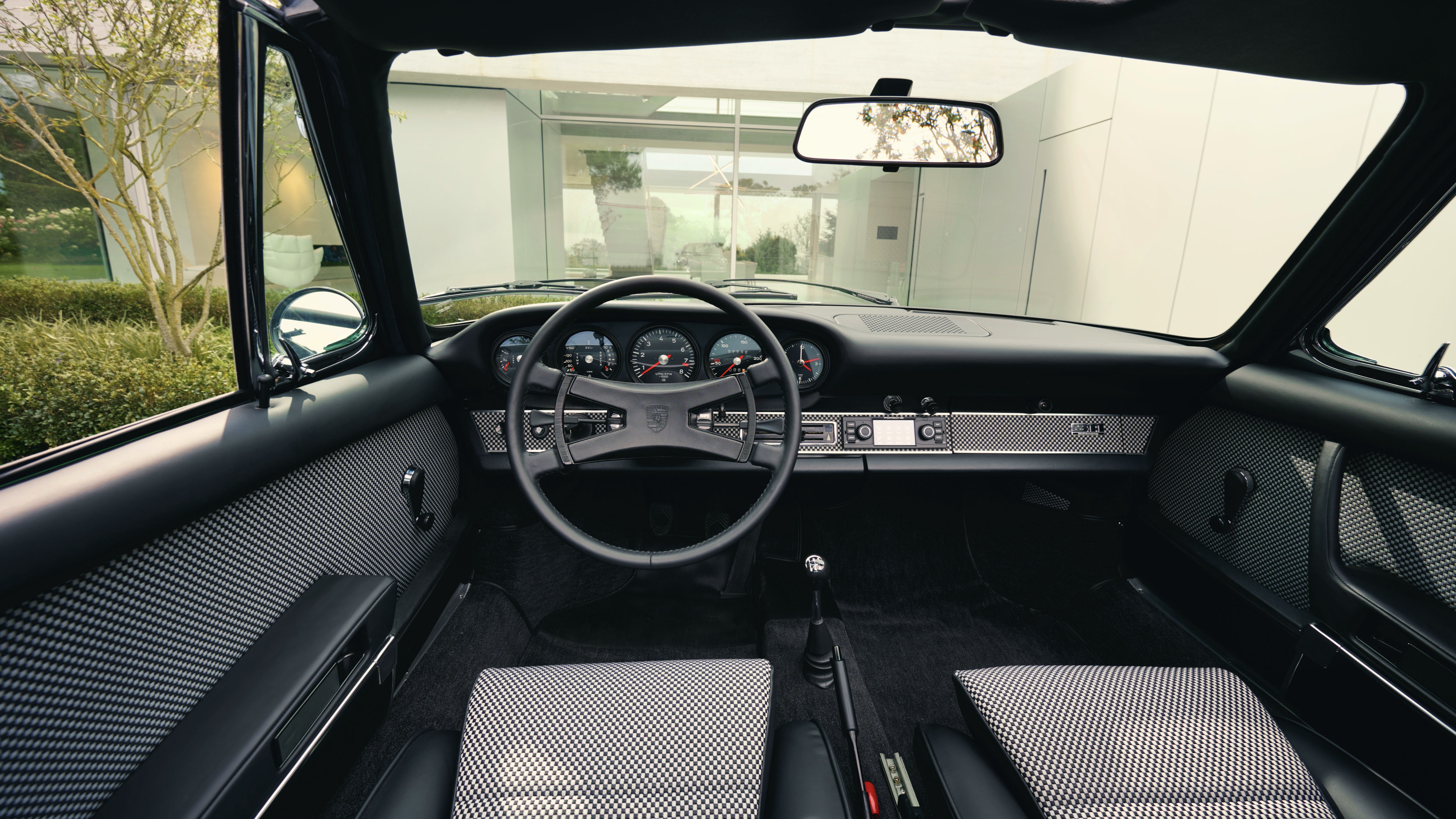 Porsche 911 S 2.4 Targa (cockpit)