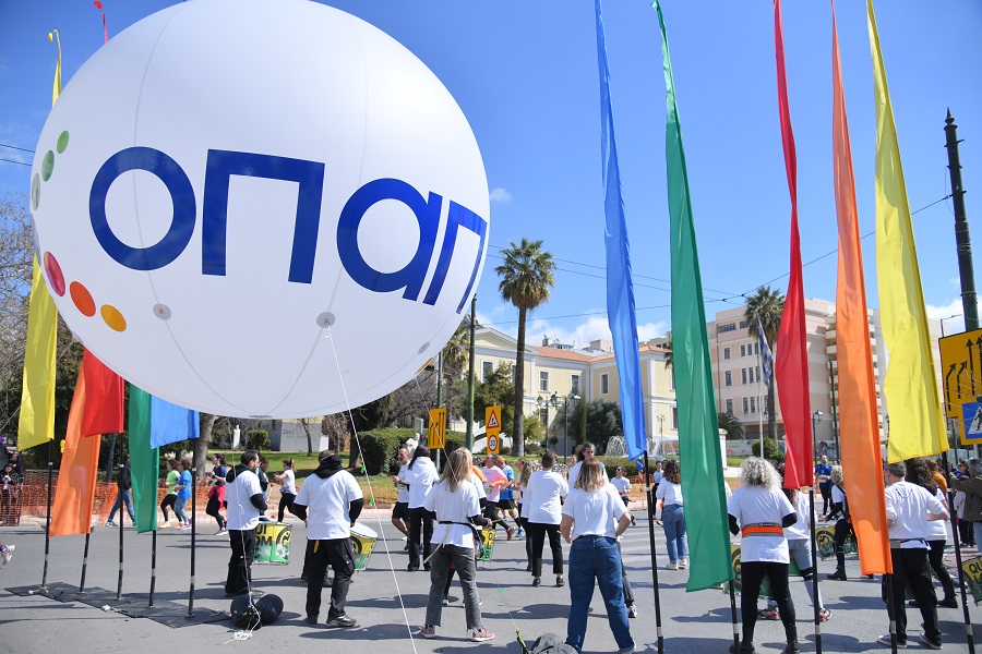 Η ομάδα κρουστών Quilombo δίνει ρυθμό στους δρομείς