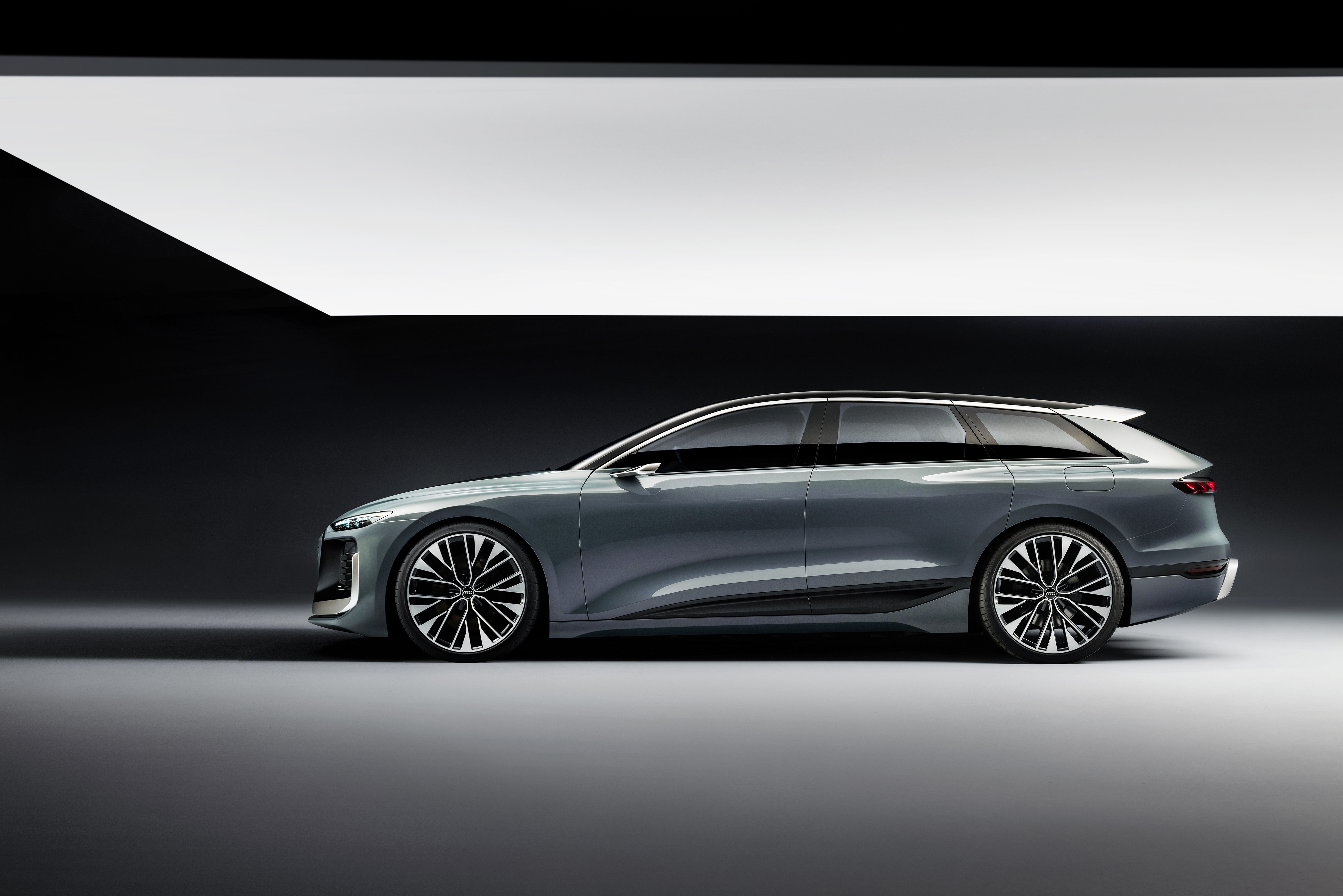 Audi A6 Avant e-tron concept (side)