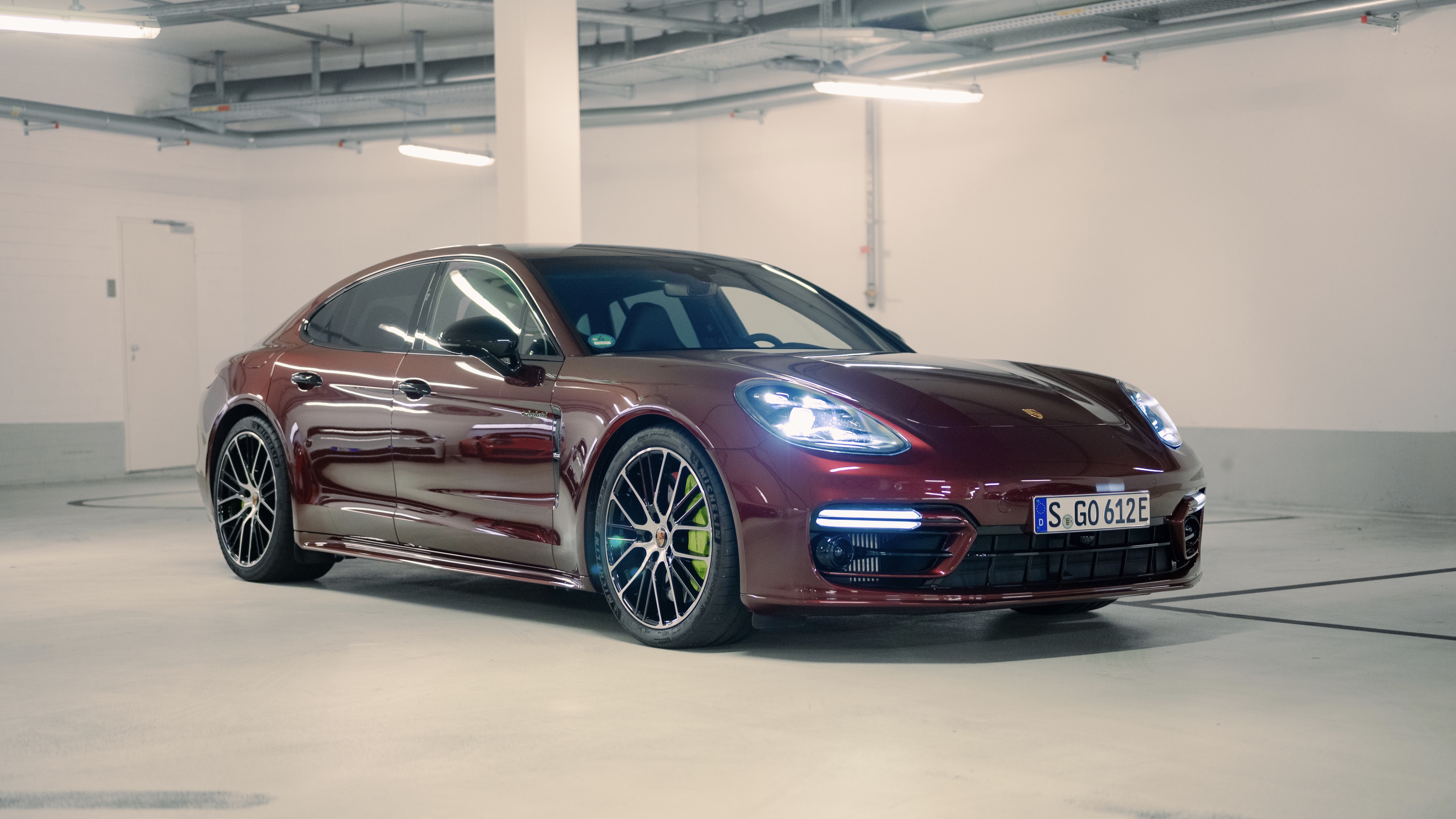 Porsche Panamera 4 E-Hybrid (front)