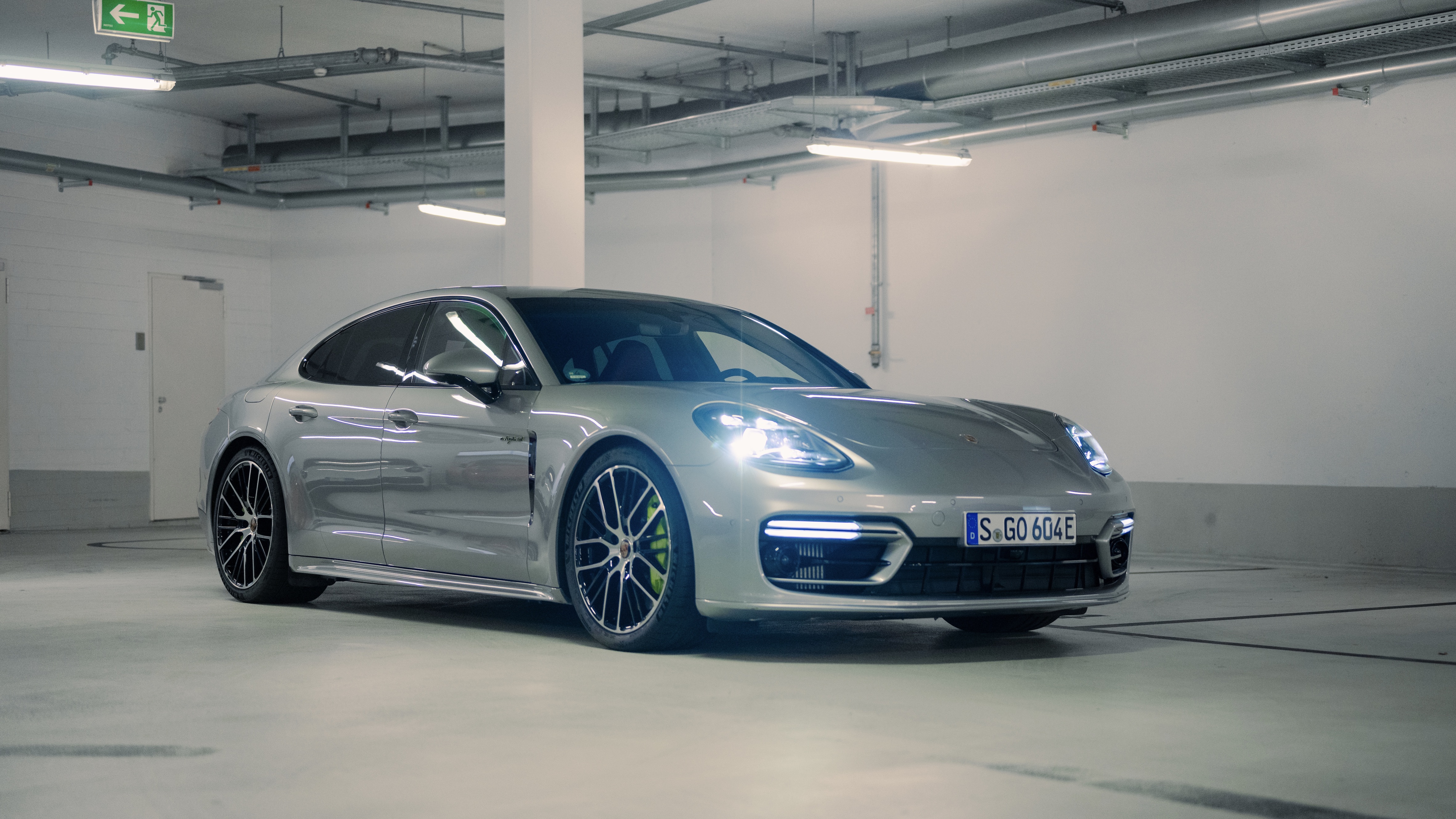 Porsche Panamera 4S E-Hybrid (front)