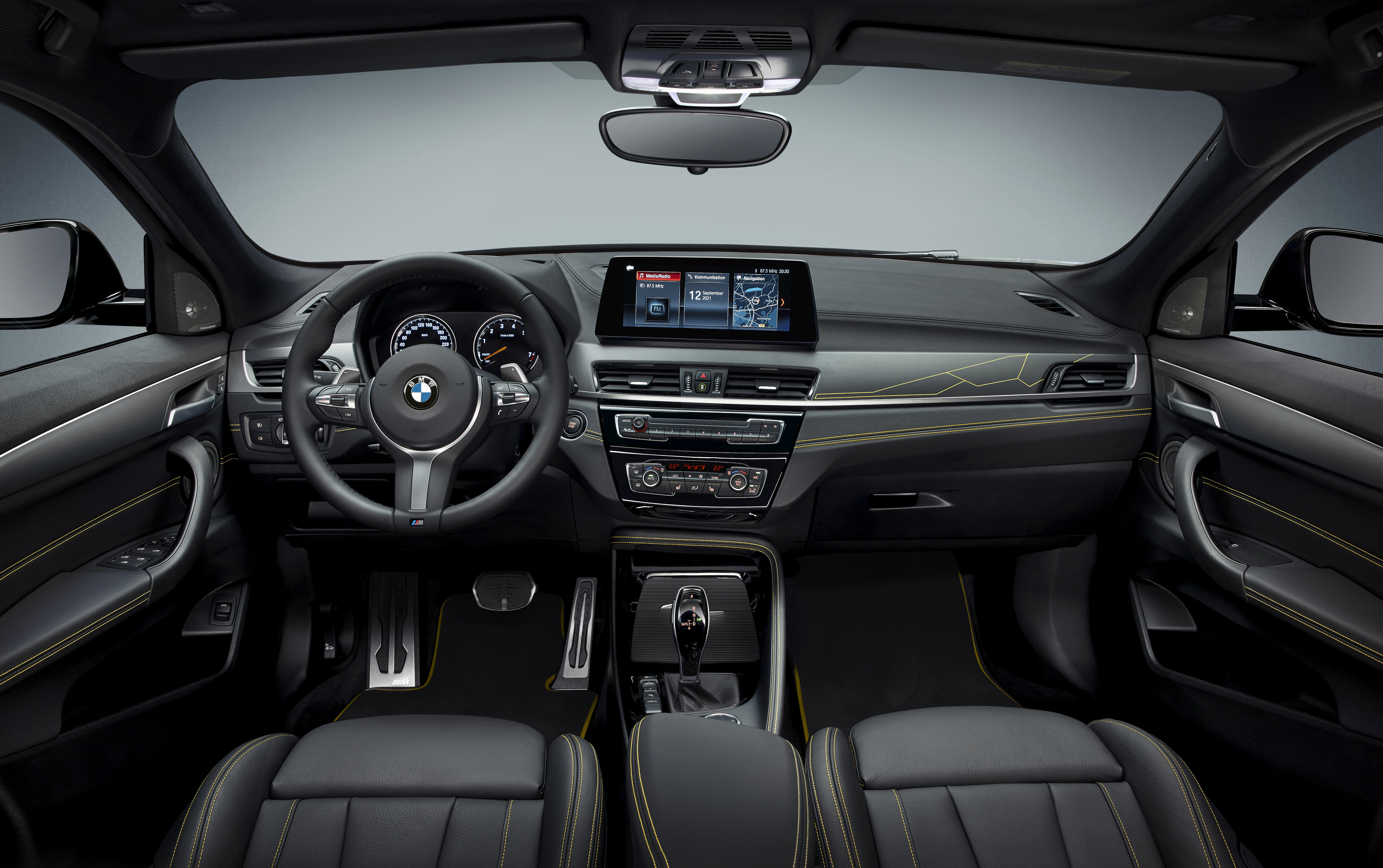 BMW X2 Edition GoldPlay (interior)