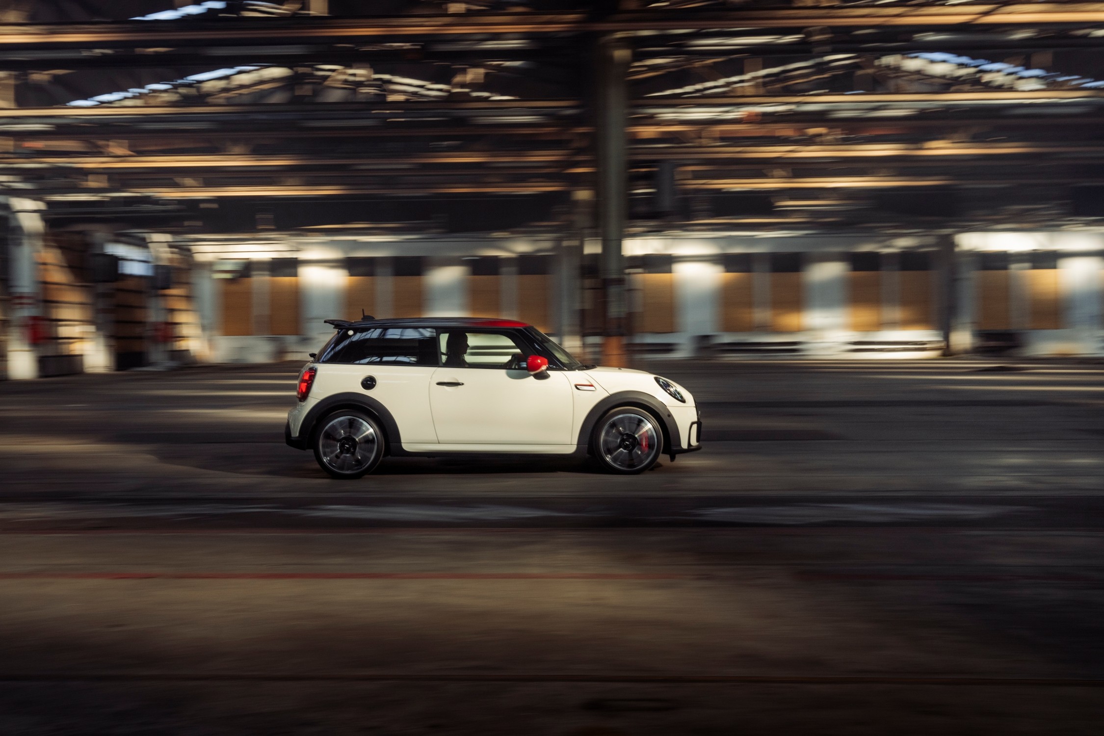 MINI John Cooper Works Pat Moss Edition (side)