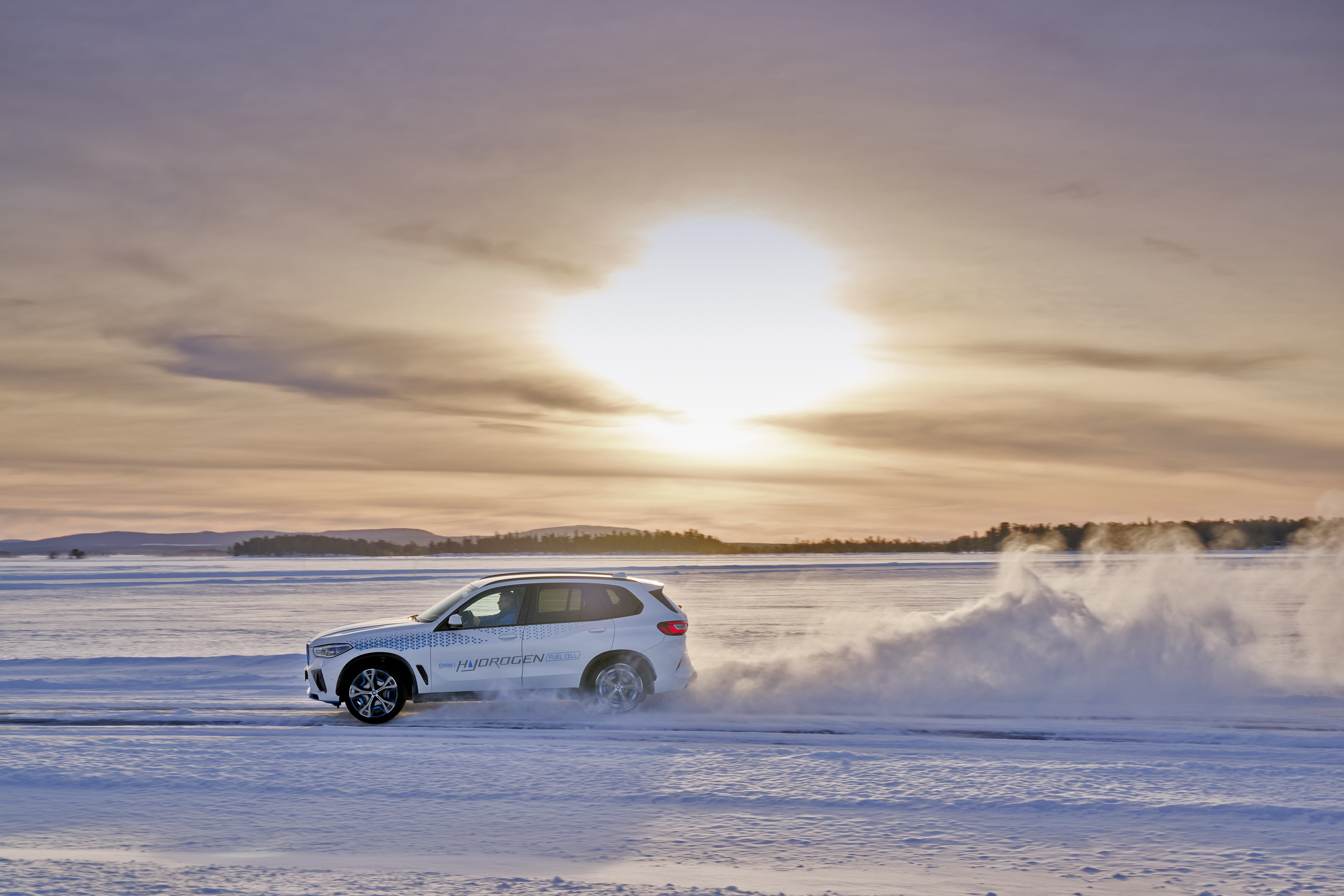 BMW iX5 Hydrogen (side)