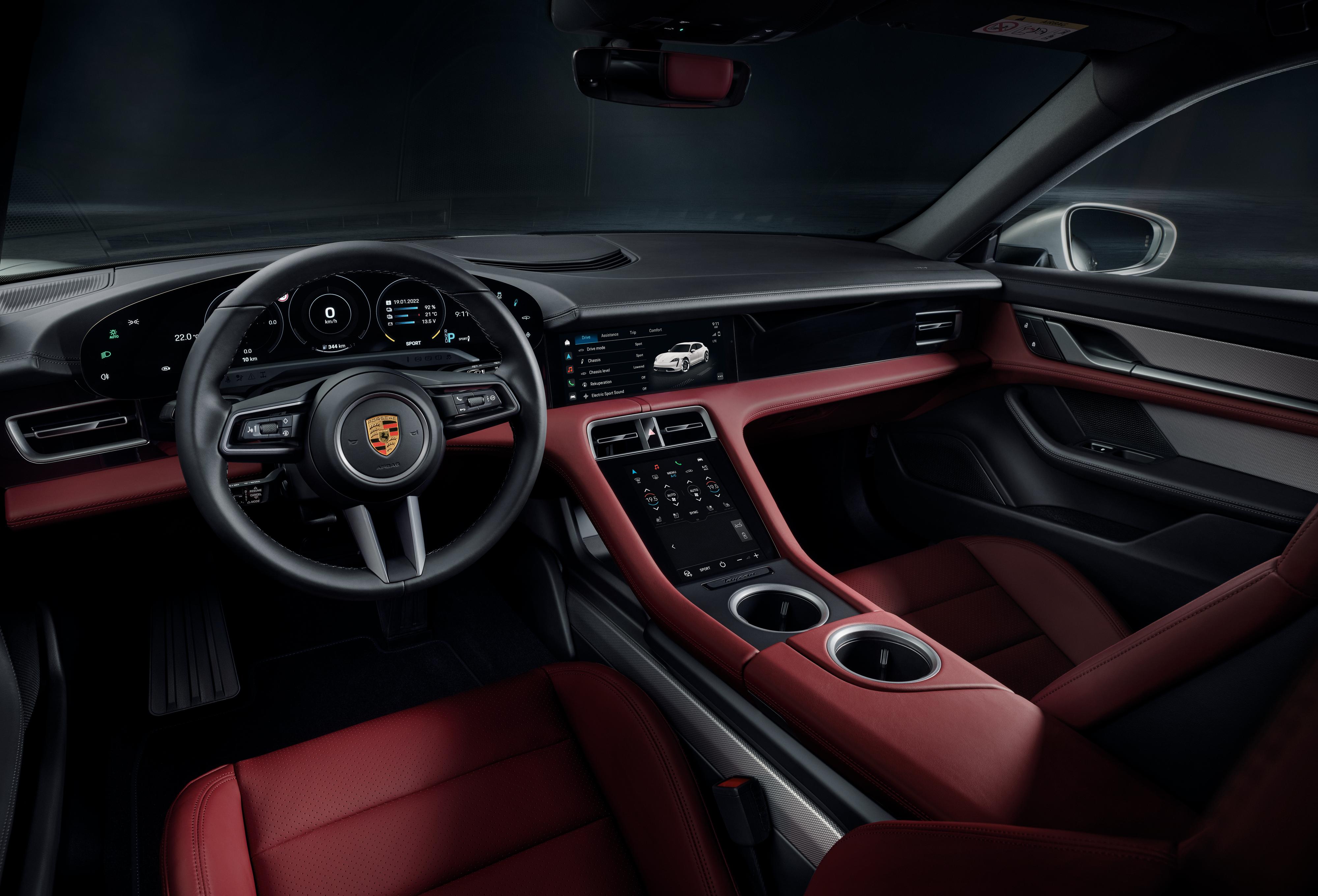 Porsche Taycan Sport Turismo (cockpit)