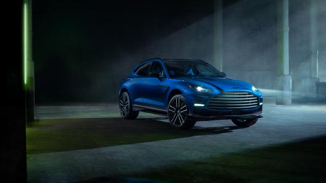 Aston Martin DBX707