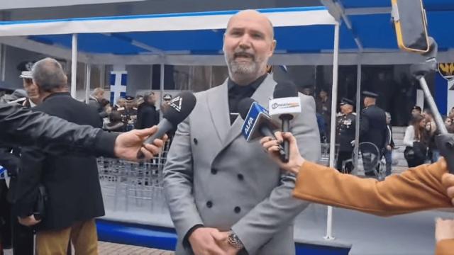 ελ λυ