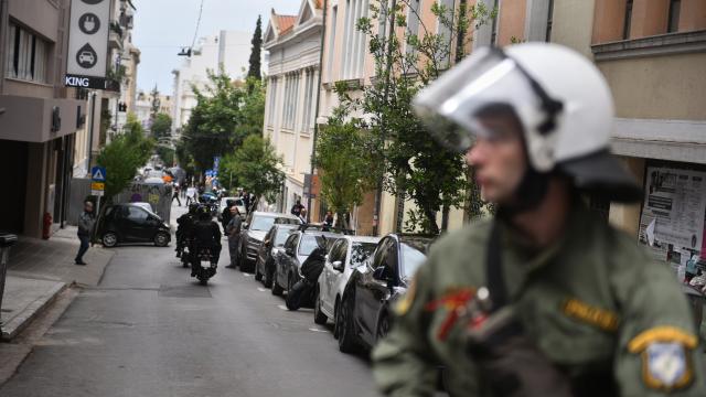 νομ