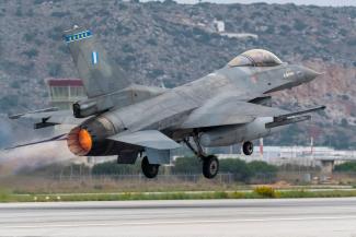 F16