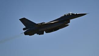 F16