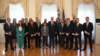 ΣΑΚΕΛΛΑΡΟΠΟΥΛΟΥ ΜΕ ΜΙΚΡΟΥΣ ΠΡΟΞΕΝΟΥΣ
