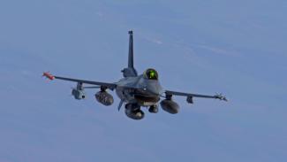 F16