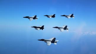 f16