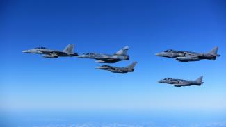 F16