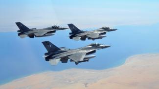 F16
